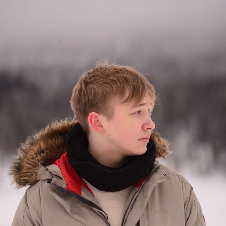 Lee Park, Client Relations Director, discussing corporate gifting strategy with business clients